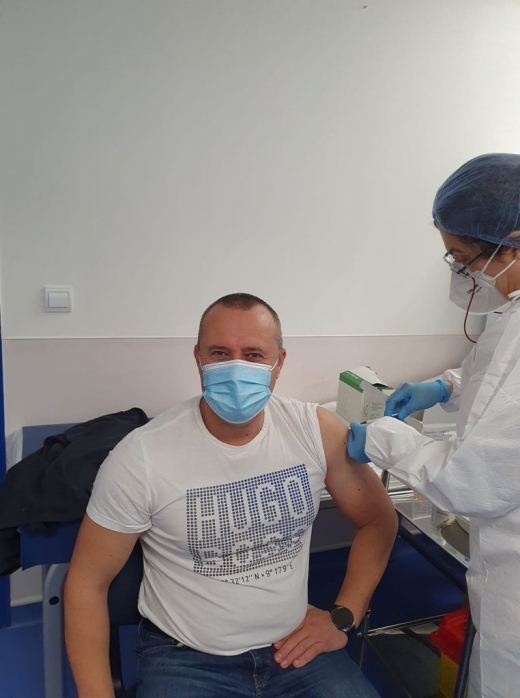 Un primar „nerăbdător” a sărit peste rând și s-a vaccinat anti-COVID în etapa dedicată medicilor