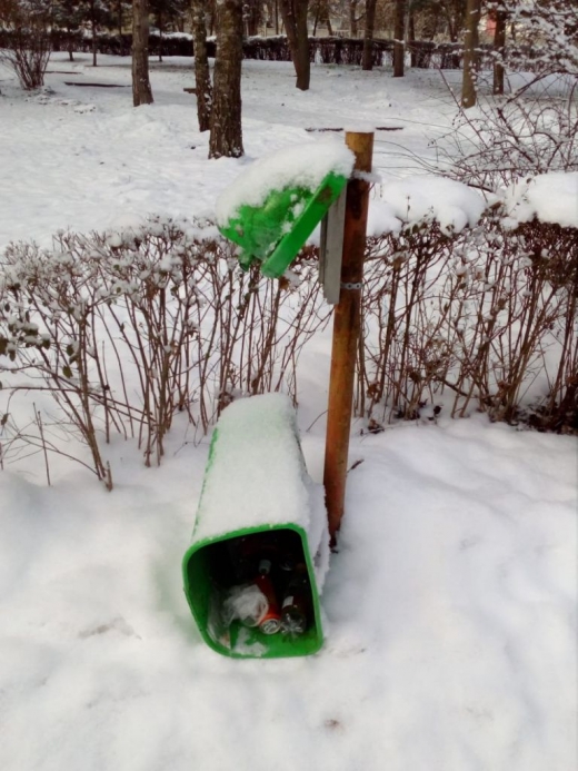 Parcul Detunata a fost vandalizat. Coșuri de gunoi rupte, WC public incendiat: „Cineva trebuie să le vină de hac!”