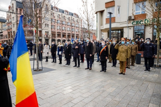 Ceremonie militară la Cluj, de Mica Unire. Boc: „Nu vom putea avea Hora Unirii, dar sunt convins că o avem fiecare în suflet” - FOTO/ VIDEO