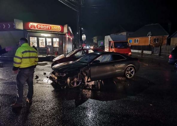 Accident în lanț, produs de un clujean de 73 ani! Mașini distruse și 800 litri de carburant, scurși pe carosabil