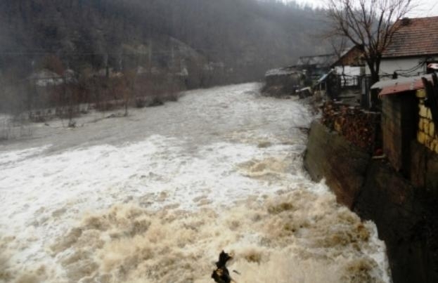 COD PORTOCALIU în Cluj. Pericol de inundații pe râurile din județ