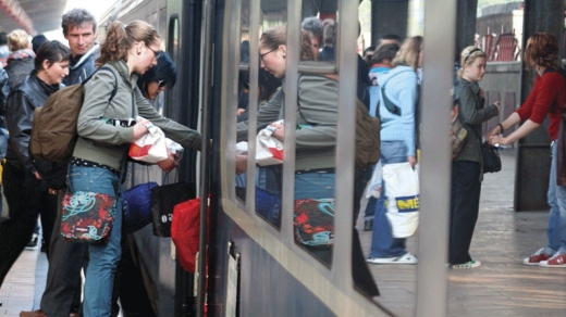 Studenții nu vor mai avea gratuitate pe tren! Cîțu: „Toate țările mai dezvoltate nu oferă gratuitate”