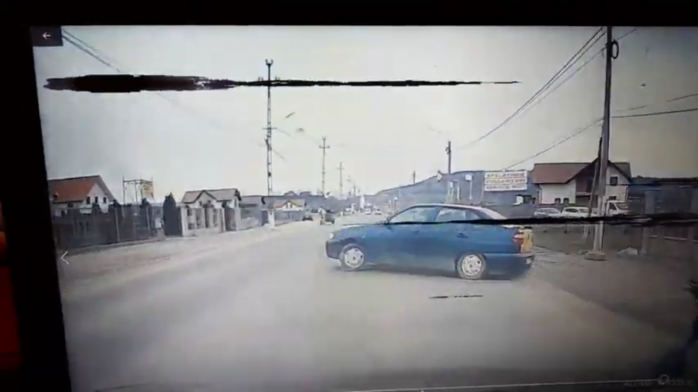 VIDEO. ACCIDENT FILMAT live în VIIȘOARA! Un bătrân de 72 de ani a întors fără să se asigure