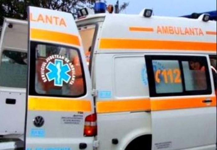 Tânără de 19 ani, accidentată pe trotuar de un șofer care a pierdut controlul mașinii