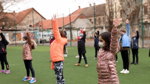 Masca de protecție nu este obligatorie în timpul orelor de sport. Ce excepții mai prevede ordinul?