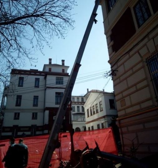 Doi constructori au CĂZUT de pe clădirea Facultății de Geografie Cluj!