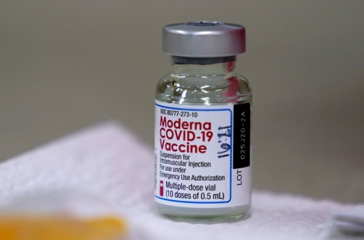 Doar 9.000 de doze de vaccin Moderna ajung mâine la Cluj. În București ajung peste 100.000