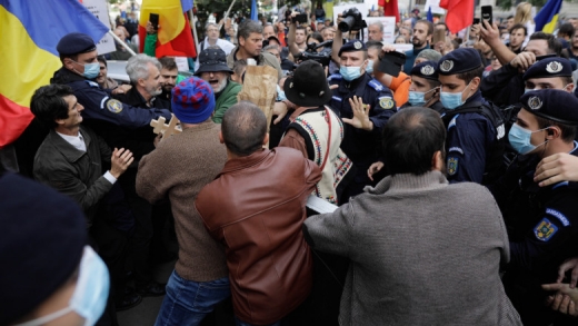 PROTEST pe Bulevardul Eroilor! Clujenii nu se lasă: ,,Opriți restricțiile aberante, ilegale și criminale!”