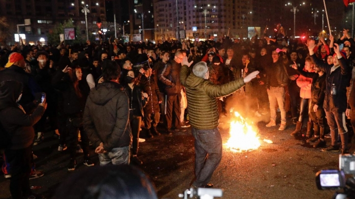 Proteste dure în toată țara. Ultrașii din galeriile de fotbal au creat haos în București și Craiova