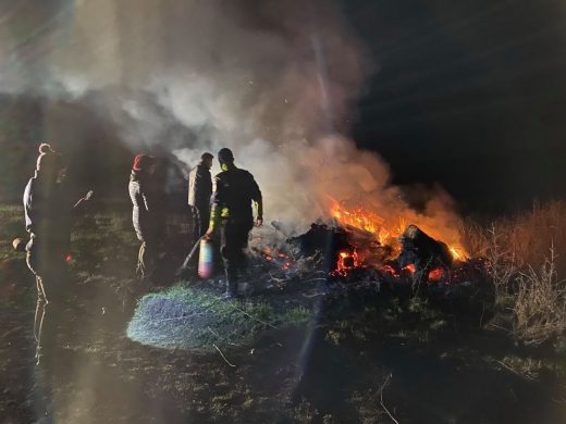 INCENDIU provocat în Apahida, pentru a scăpa de gunoaiele aruncate ILEGAL.