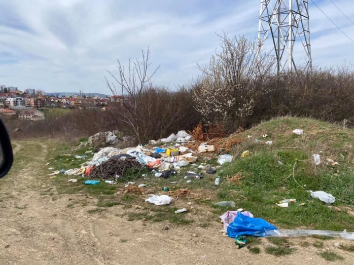 Gunoaie din 2016, găsite pe un câmp din Borhanci.