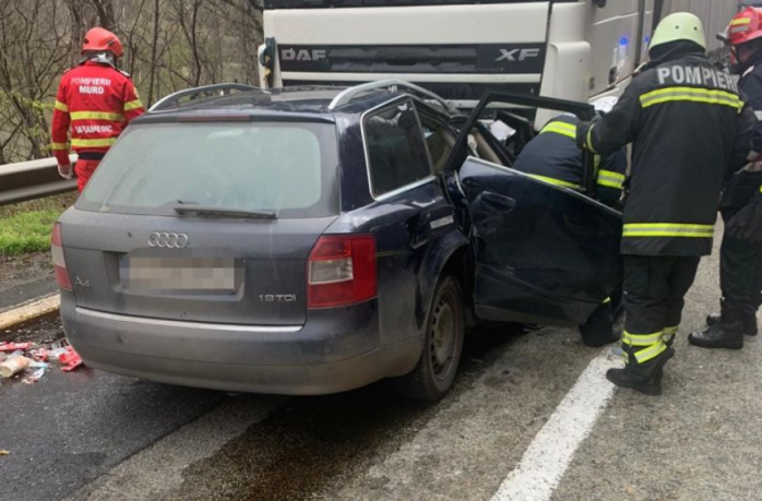 Sursă foto: Digi24. Accident MORTAL între o mașină și un TIR. O femeie și un bărbat din Cluj au murit în urma impactului