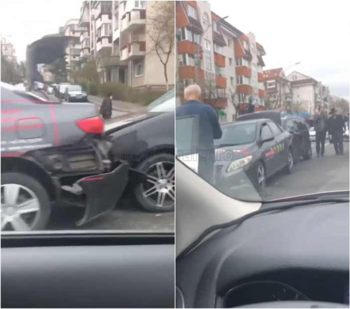 VIDEO. Accident cu trei mașini în Observator, la semafor