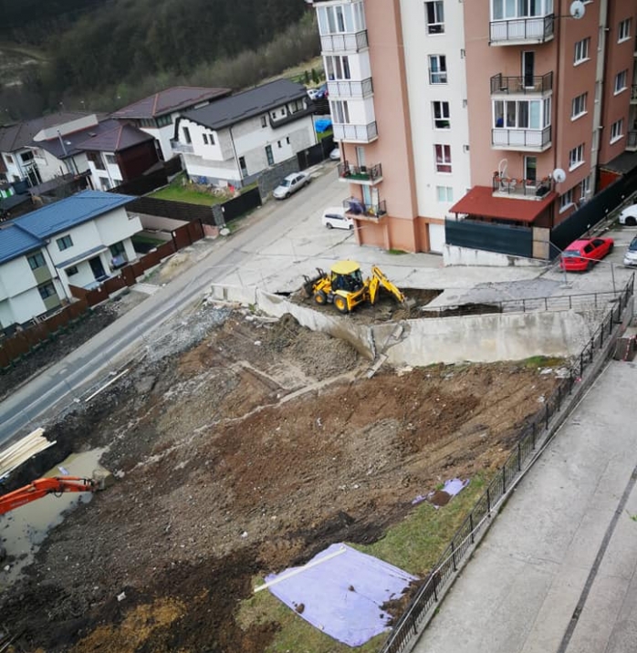 Au început lucrările la drumul surpat de pe strada Edgar Quinet