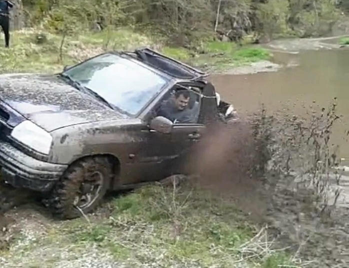 Voluntarii CERT TRANSILVANIA si CERT RESCUE nu au atributii de a salva mașini off-road blocate în Rezervații Naturale si Arii protejate