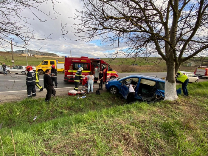 GALERIE FOTO. ACCIDENT în apropierea Clujului! Două femei au fost transportate la spital