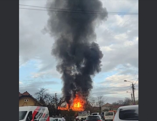 Generozitate în prag de sărbători! Locuitorii din Dâmbul Rotund ajută familia a cărei case a ars în Joia Mare