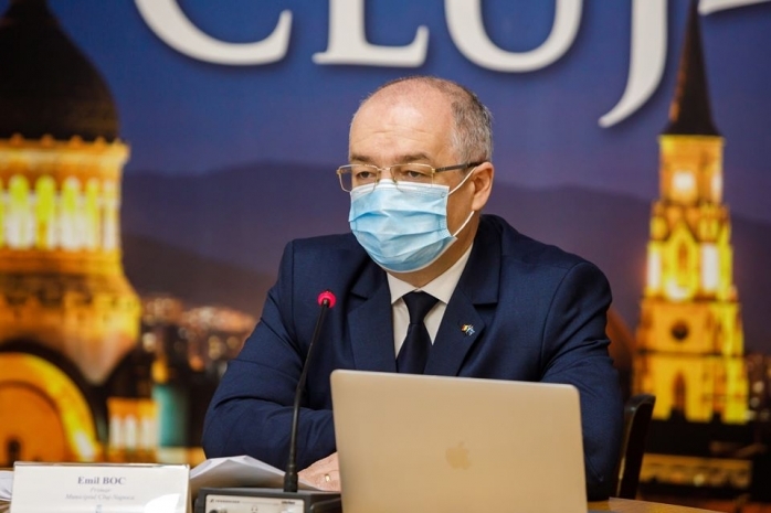 Miza pentru oprirea pandemiei prin vaccin e în mediul rural. Emil Boc: „Acolo preotul va avea rol decisiv”