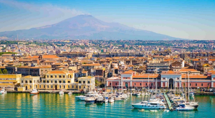 Chania (Creta) și Catania (Sicilia), două noi destinații de vară, cu avionul, de pe Aeroportul Cluj