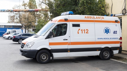 Un copil de 10 ani a murit electrocutat. Fratele său l-a găsit întins pe podea