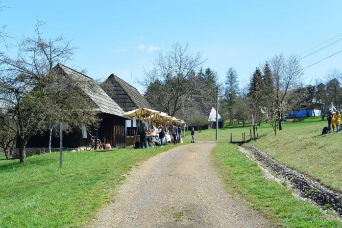 Piață volantă la Parcul Etnografic Romulus Vuia. Zeci de meșteri și agricultori își vor expune produsele