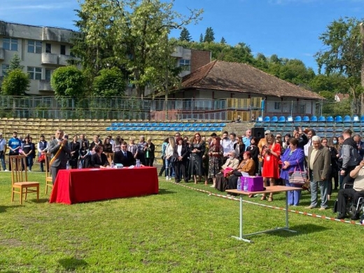 Elevii din Gherla care au absolvit clasa a XII-a și-au luat rămas bun într-un cadru festiv