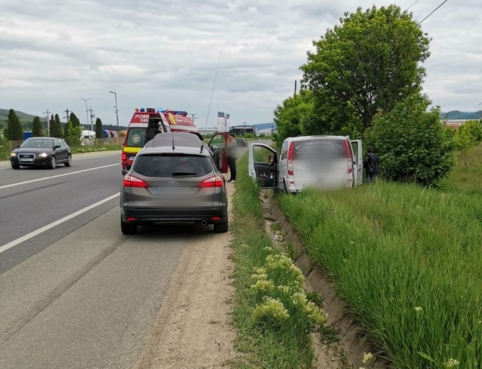 FOTO. ACCIDENT la ieșire din Florești. O femeie de 52 de ani, transportată la spital