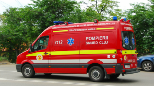 Tânăr de 24 de ani, RĂNIT într-un accident la Cluj, după ce s-a izbit de altă mașină.