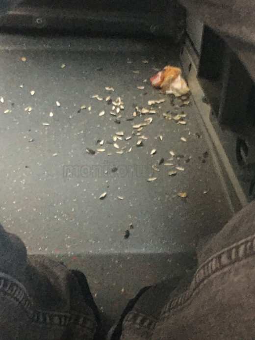 FOTO. Nesimțire sau ignoranță? Așa lasă călătorii autobuzele Clujului, pline de MIZERIE