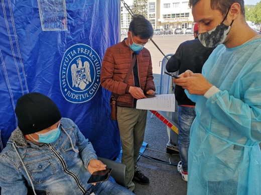 FOTO. Pățanie la centrul drive-thru, cu trei vietnamezi. Au mers cu Google Translate, dar fără mașină