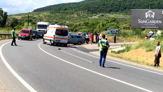 FOTO. Accident GRAV în Baciu, între o motocicletă și o mașină! Motocilistul a fost transportat la spital