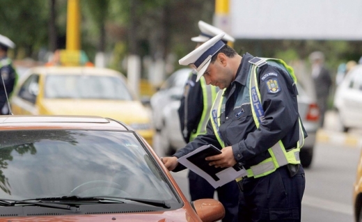 Şofer din Cluj, prins de poliţişti conducând fără permis şi cu număr de înmatriculare fals.