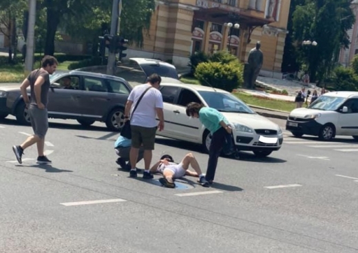 FOTO. Accident în Piața Avram Iancu, cu o victimă! Traficul este îngreunat