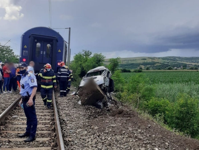 Accident MORTAL în Gherla. O mașină a fost lovită de tren.