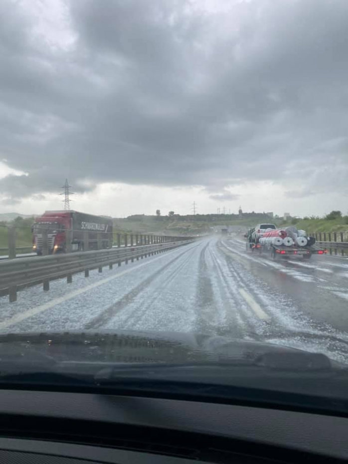 FOTO. GRINDINĂ pe Autostrada A3, între Turda și Gilău. Circulație îngreunată