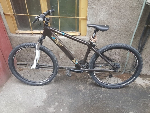 Hoții de biciclete au lovit din nou în Cluj-Napoca! Un curier, prădat în miezul zilei