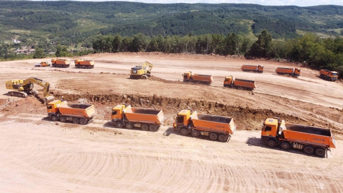 Crește ritmul lucrărilor pe Autostrada Transilvania! Număr impresionant de muncitori pe un șantier din județul Cluj