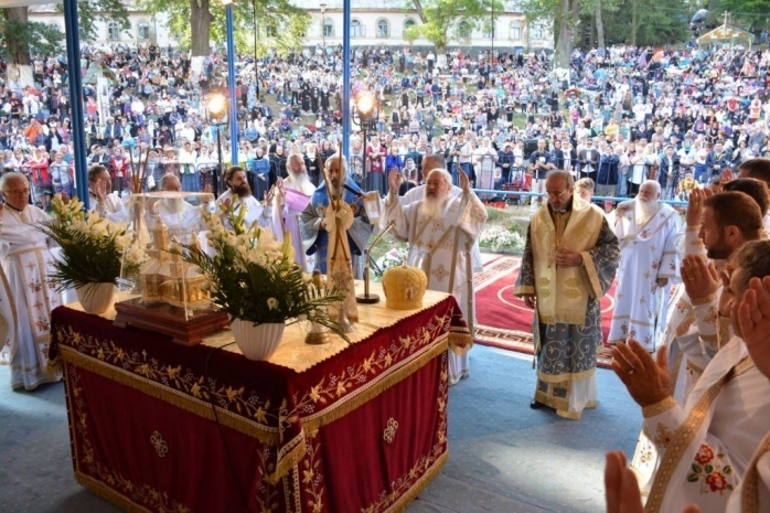 Centru de vaccinare la Mănăstirea Nicula, la pelerinajul de Sfânta Maria.