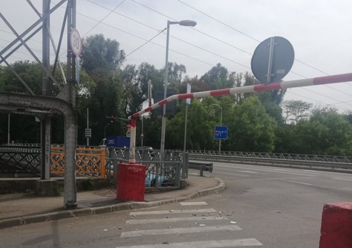 FOTO. Bariera de pe strada Mamaia a rezistat 3 săptămâni