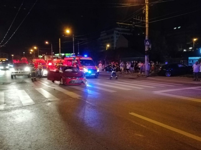 ACCIDENT GRAV pe strada Teodor Mihaly! Trei victime, transportate la spital