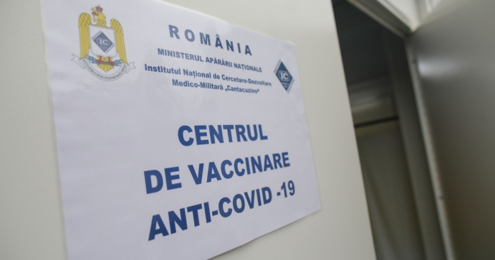 Punct de vaccinare într-un centru comercial din Iris