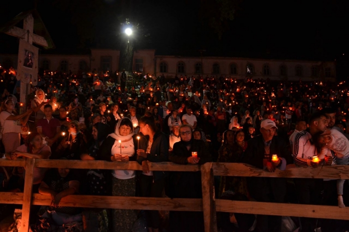 Mii de oameni participă la Pelerinajul de la Mănăstirea Nicula