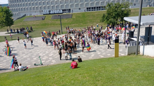 Cluj Pride 2021. Comunitatea LGBTQ+ s-a strâns în număr mare în zona Cluj Arena