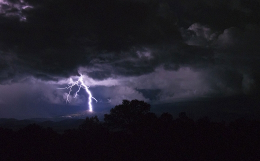 Ploile nu se opresc! Meteorologii au emis un nou COD GALBEN de precipitații și descărcări electrice