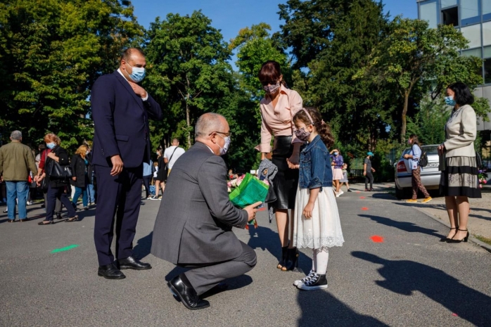 FOTO. Emil Boc, mesaj pentru elevii clujeni, în prima zi de școală