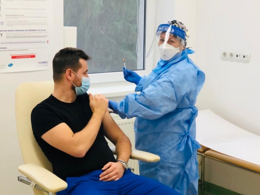 Românii au luat cu asalt centrele de vaccinare! Număr record de doze administrate în ultimele ore