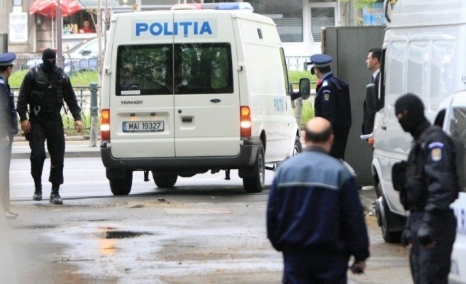 Tineri, prinși după ce au furat piese dintr-un TIR parcat în ClujNapoca. Hoții, REȚINUȚI pentru 24 de ore.