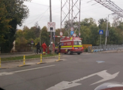 Celebra barieră de gabarit de pe strada Mamaia a BLOCAT accesul unei ambulanțe SMURD