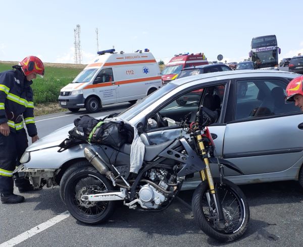 Accident între două motociclete și o mașină în Păniceni Circulația