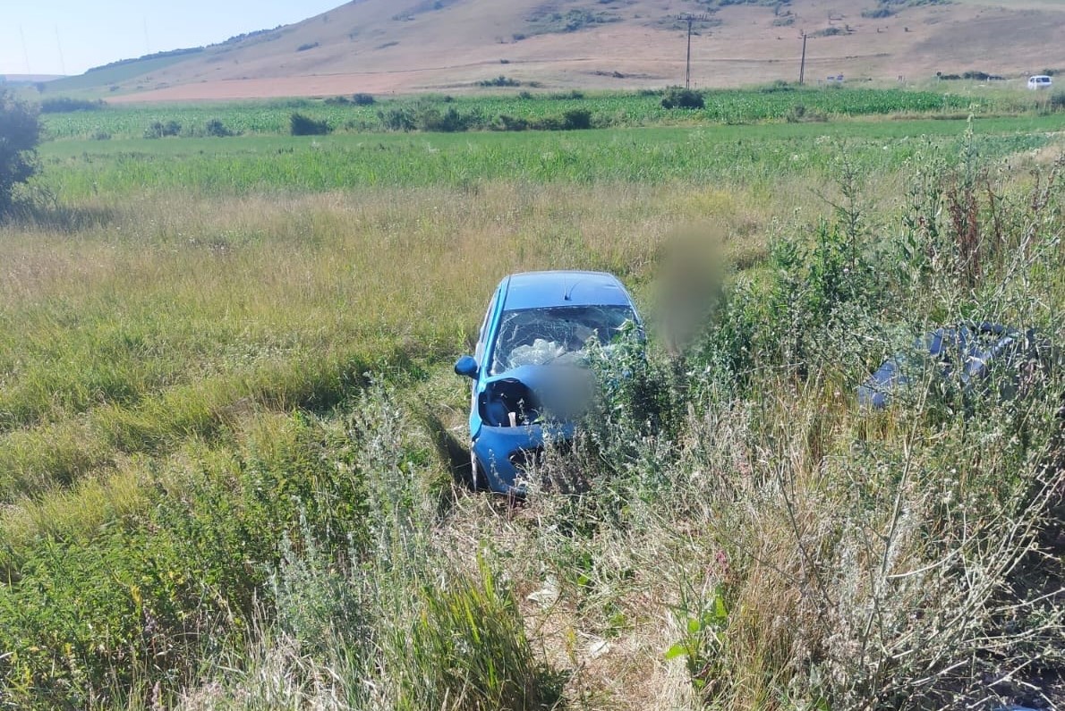 Accident în Jucu Un bărbat a rămas încarcerat în maşină FOTO